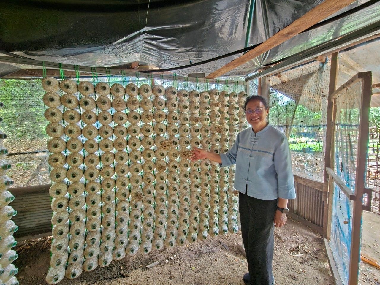 รองผู้ว่าราชการจังหวัดสุโขทัย พร้อมด้วยนางสาววริศรา โสภาค ผู้ตรวจราชการกรมการพัฒนาชุมชนเขตตรวจราชการที่ 17 กลุ่มจังหวัดภาคเหนือตอนล่าง 1 ลงพื้นที่ตรวจราชการจังหวัดสุโขทัย