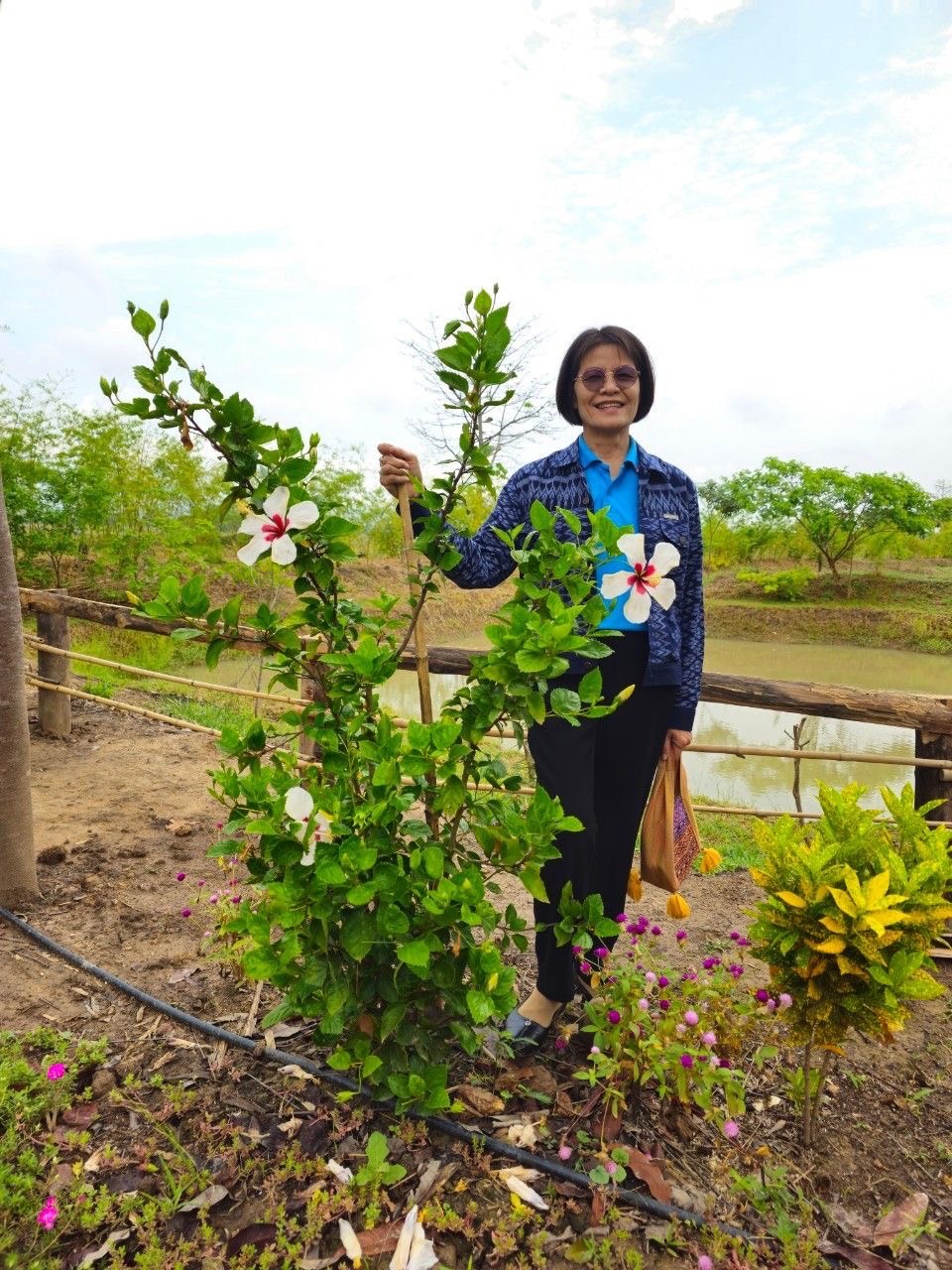 รองผู้ว่าราชการจังหวัดสุโขทัย พร้อมด้วยนางสาววริศรา โสภาค ผู้ตรวจราชการกรมการพัฒนาชุมชนเขตตรวจราชการที่ 17 กลุ่มจังหวัดภาคเหนือตอนล่าง 1 ลงพื้นที่ตรวจราชการจังหวัดสุโขทัย