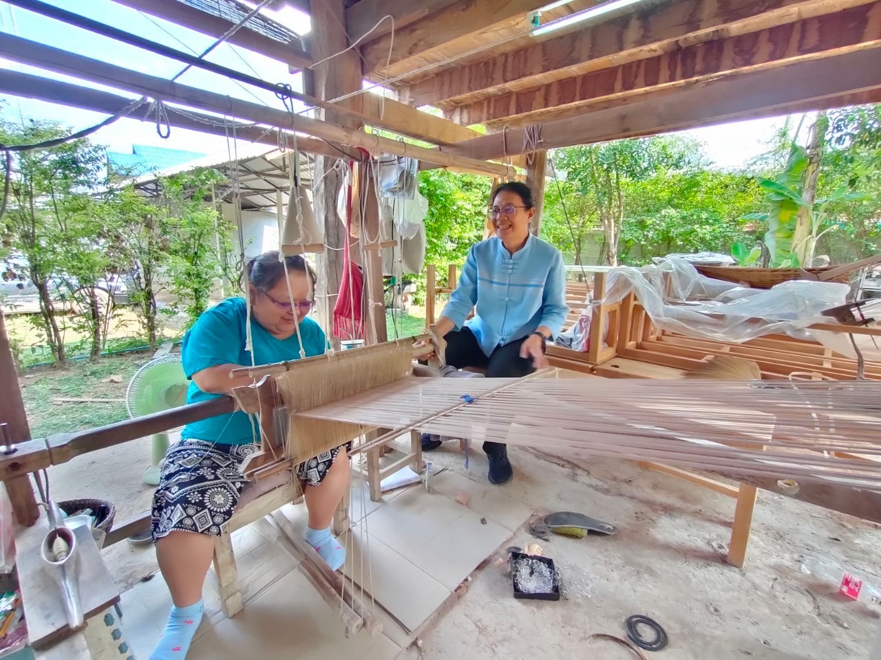 รองผู้ว่าราชการจังหวัดสุโขทัย พร้อมด้วยนางสาววริศรา โสภาค ผู้ตรวจราชการกรมการพัฒนาชุมชนเขตตรวจราชการที่ 17 กลุ่มจังหวัดภาคเหนือตอนล่าง 1 ลงพื้นที่ตรวจราชการจังหวัดสุโขทัย