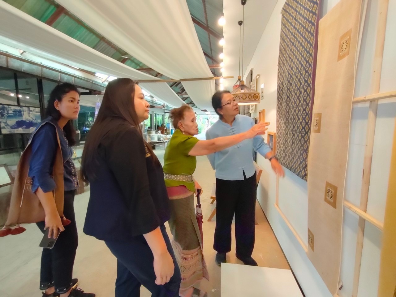 รองผู้ว่าราชการจังหวัดสุโขทัย พร้อมด้วยนางสาววริศรา โสภาค ผู้ตรวจราชการกรมการพัฒนาชุมชนเขตตรวจราชการที่ 17 กลุ่มจังหวัดภาคเหนือตอนล่าง 1 ลงพื้นที่ตรวจราชการจังหวัดสุโขทัย