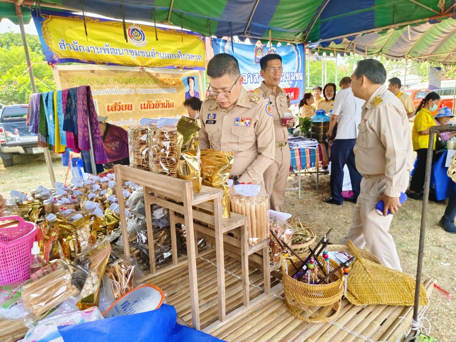 พช.สุโขทัย ร่วมกิจกรรมโครงการ “หน่วยบำบัดทุกข์ บำรุงสุข สร้างรอยยิ้มให้ประชาชน” จังหวัดเคลื่อนที่ ในพื้นที่อำเภอกงไกรลาศ