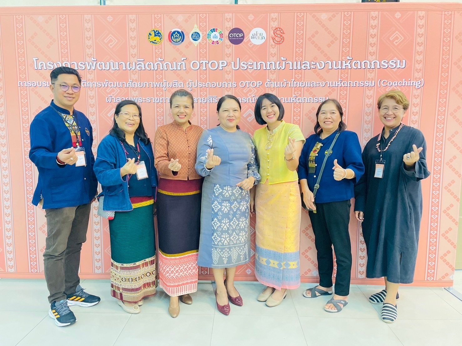 อบรมเชิงปฏิบัติการพัฒนาศักยภาพผู้ผลิต ผู้ประกอบการ OTOP ประเภทผ้าและเครื่องแต่งกาย ช่างทอผ้าและงานหัตถกรรม (Coaching) ผ้าลายพระราชทาน “ผ้าลายสิริวชิราภรณ์”