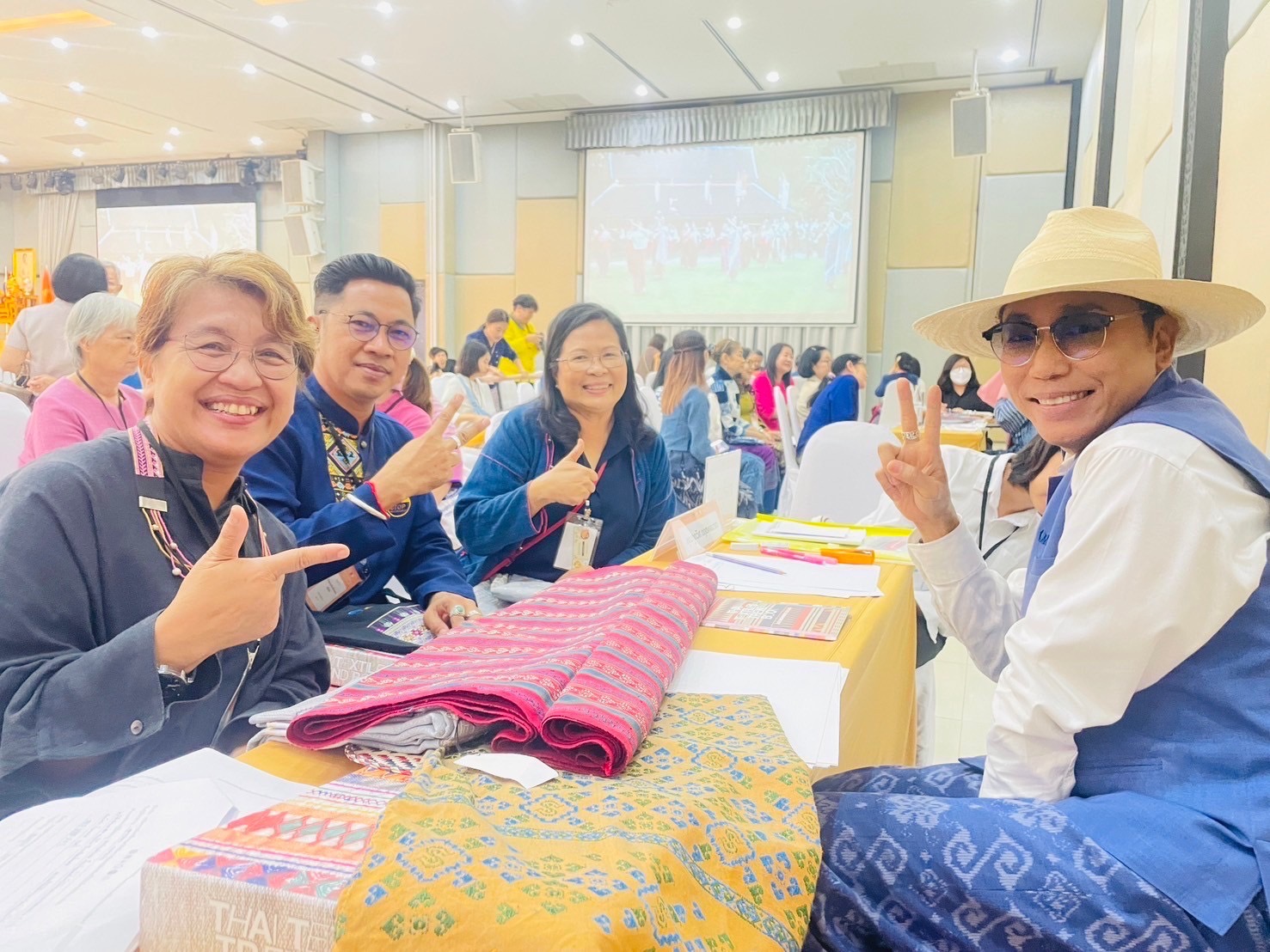 อบรมเชิงปฏิบัติการพัฒนาศักยภาพผู้ผลิต ผู้ประกอบการ OTOP ประเภทผ้าและเครื่องแต่งกาย ช่างทอผ้าและงานหัตถกรรม (Coaching) ผ้าลายพระราชทาน “ผ้าลายสิริวชิราภรณ์”