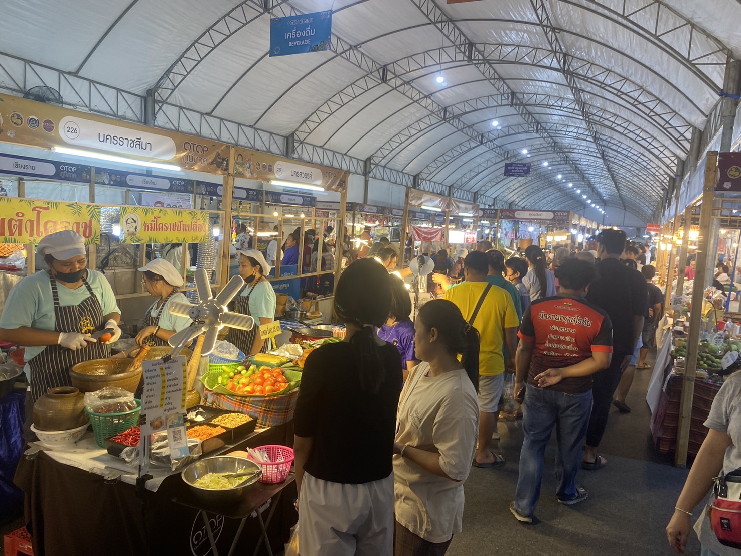 ชาวสุโขทัย ช็อปตลาดแตก!! OTOP ภูมิภาค ขายดี 3 วันแรก ยอดทะลุ 6.6ล้านบาท