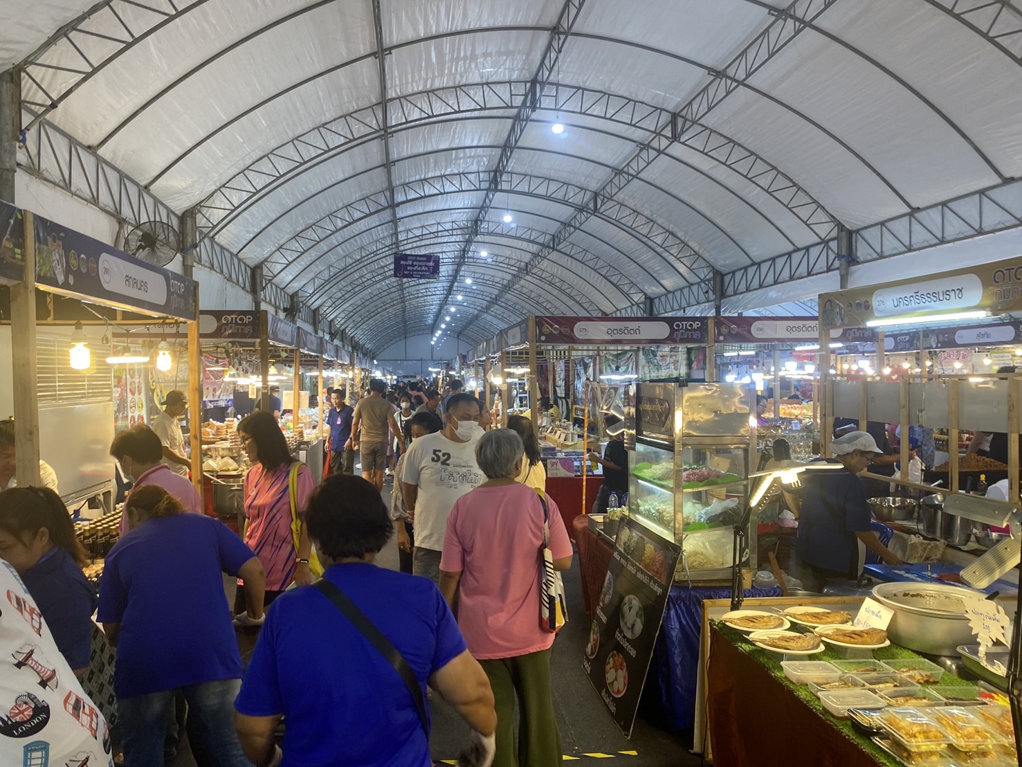 ชาวสุโขทัย ช็อปตลาดแตก!! OTOP ภูมิภาค ขายดี 3 วันแรก ยอดทะลุ 6.6ล้านบาท