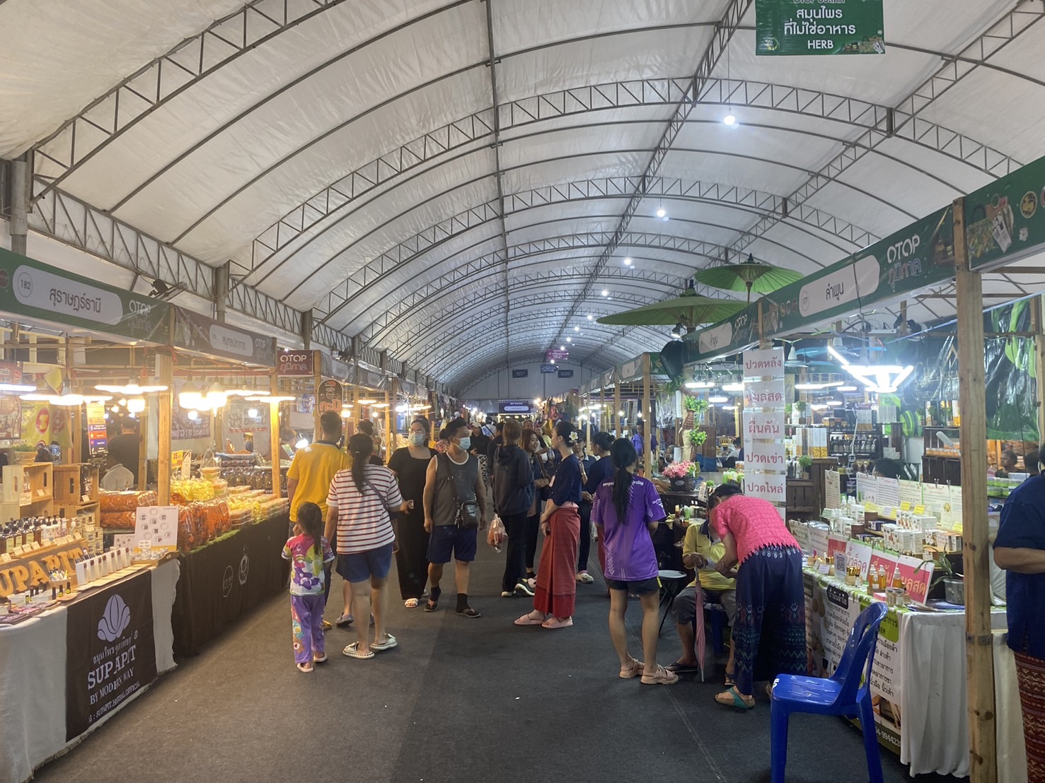 ชาวสุโขทัย ช็อปตลาดแตก!! OTOP ภูมิภาค ขายดี 3 วันแรก ยอดทะลุ 6.6ล้านบาท