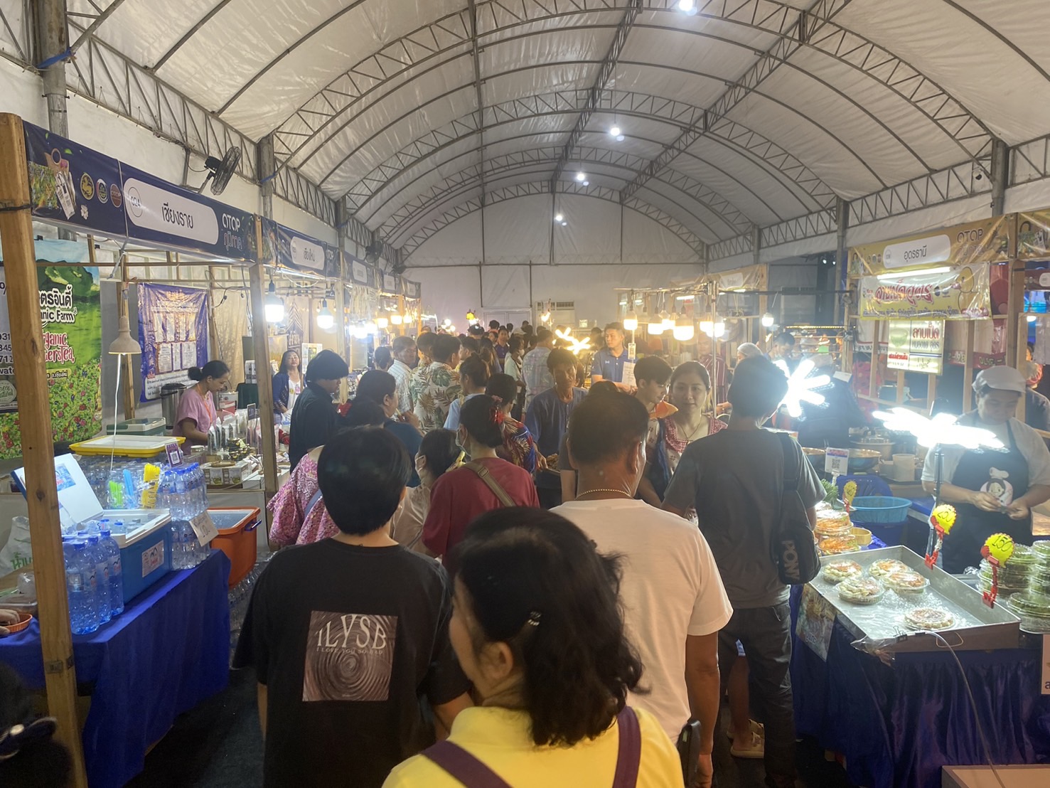 ชาวสุโขทัย ช็อปตลาดแตก!! OTOP ภูมิภาค ขายดี 3 วันแรก ยอดทะลุ 6.6ล้านบาท