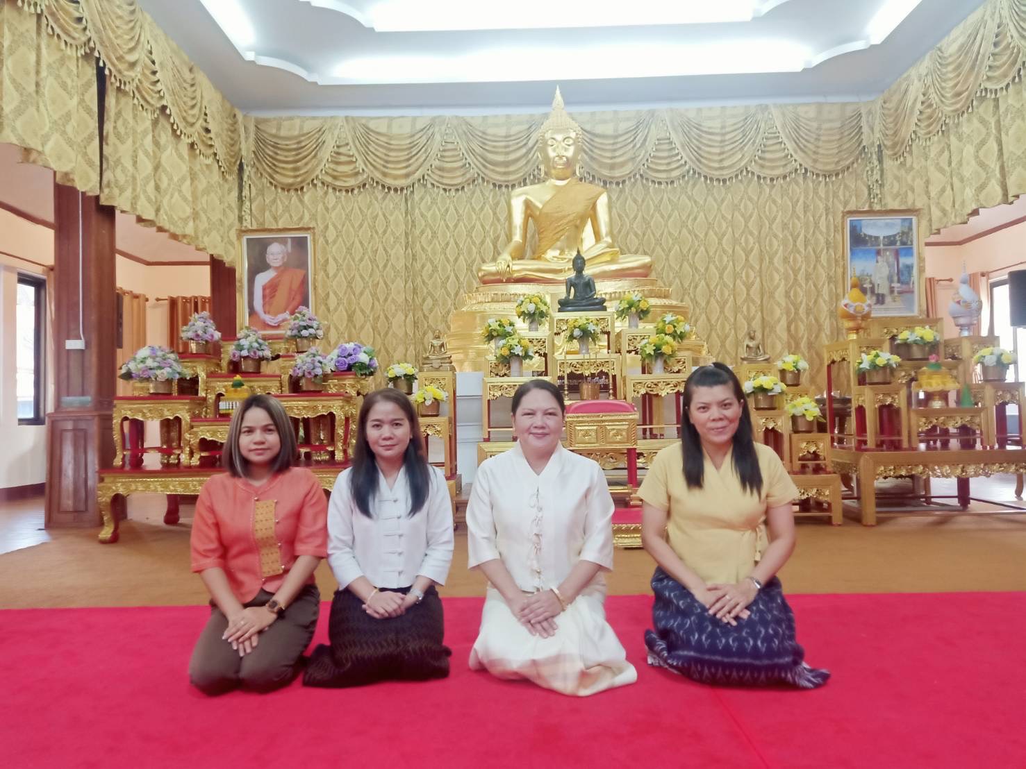 พช.สุโขทัย ร่วมกิจกรรมเข้าวัดปฏิบัติธรรมวันธรรมสวนะ ภายใต้แนวคิด “ครอบครัวหิ้วตะกร้า ศรัทธาอิ่มบุญ อุดหนุนชุมชน” ใส่บาตรสะพานบุญรับอรุณสุโขทัย