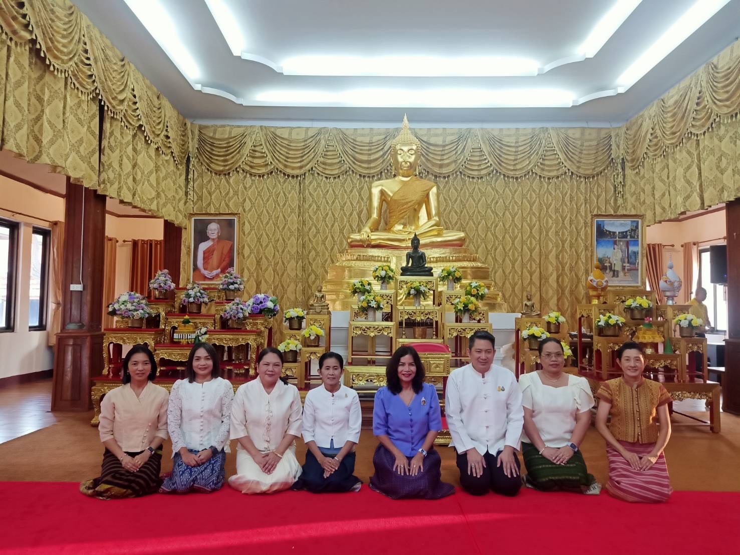 พช.สุโขทัย ร่วมกิจกรรมเข้าวัดปฏิบัติธรรมวันธรรมสวนะ ภายใต้แนวคิด “ครอบครัวหิ้วตะกร้า ศรัทธาอิ่มบุญ อุดหนุนชุมชน” ใส่บาตรสะพานบุญรับอรุณสุโขทัย