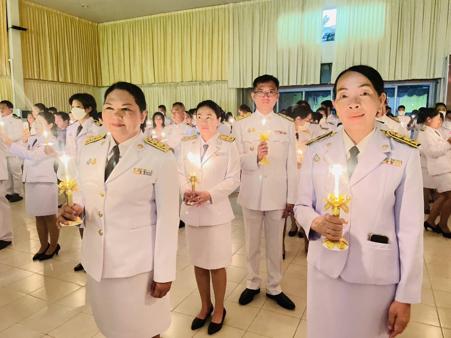 พัฒนาชุมชนสุโขทัย ร่วมพิธีถวายเครืองราชสักการะและวางพานพุ่ม และพิธีจุดเทียนถวายพระพรชัยมงคล