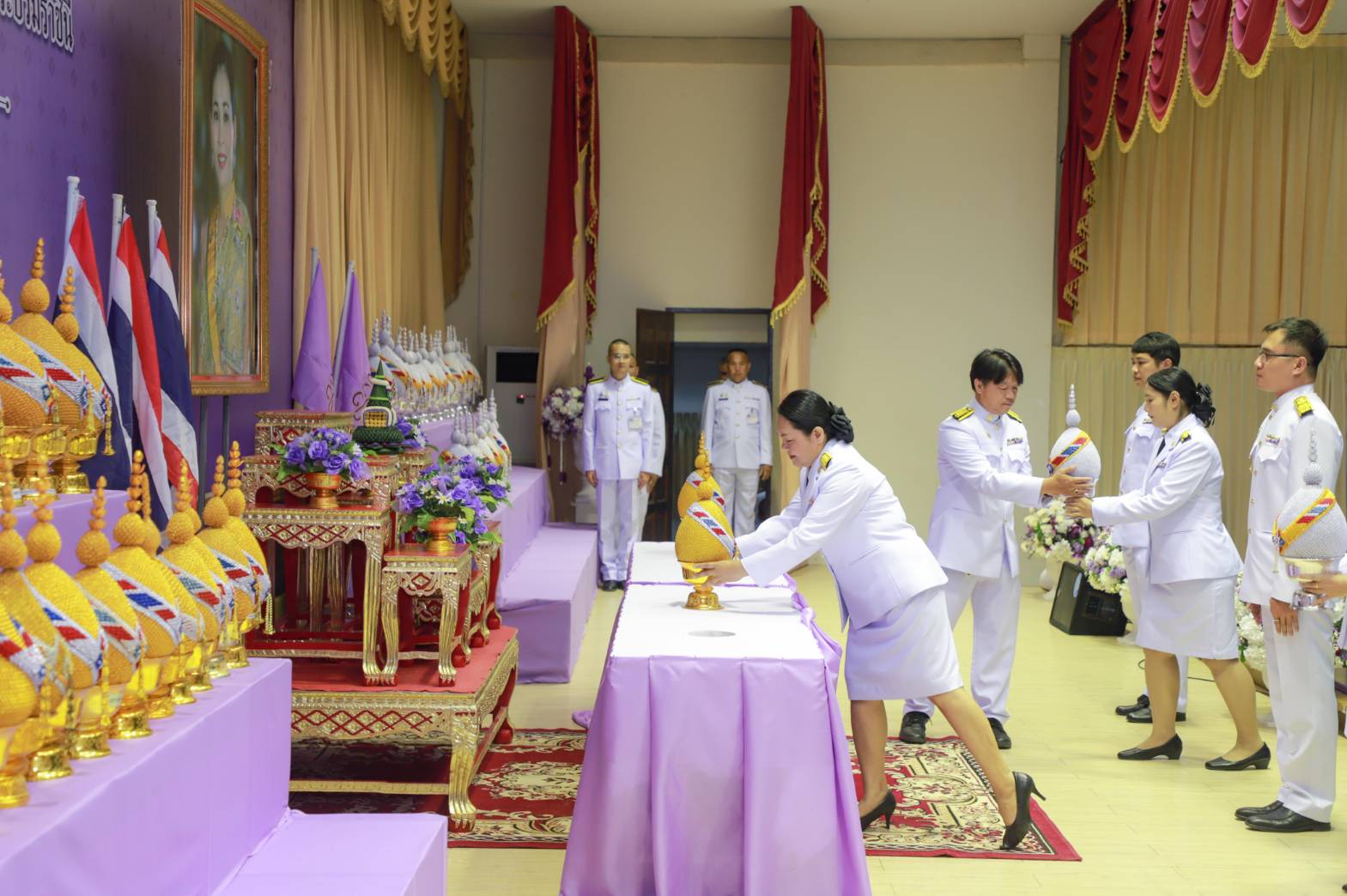 พัฒนาชุมชนสุโขทัย ร่วมพิธีถวายเครืองราชสักการะและวางพานพุ่ม และพิธีจุดเทียนถวายพระพรชัยมงคล
