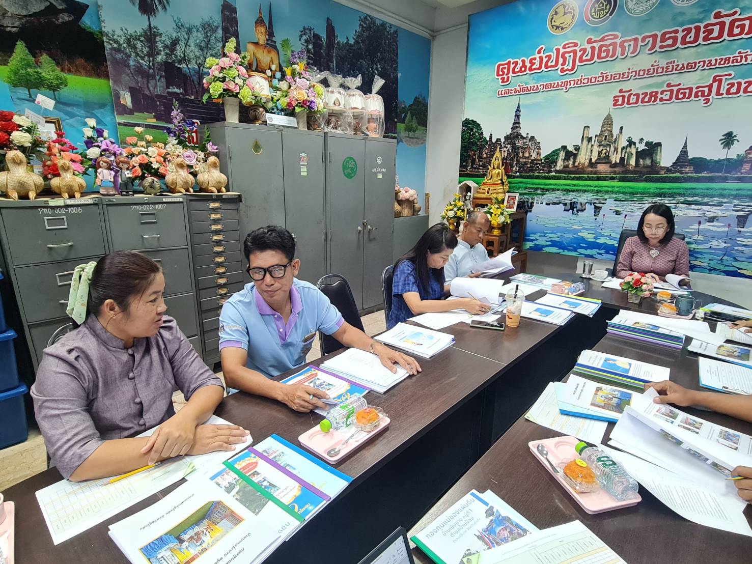 พัฒนาชุมชนสุโขทัย ประชุมคณะทำงานกลั่นกรองและคัดเลือกหมู่บ้านกองทุนแม่ของแผ่นดินระดับจังหวัดสุโขทัย⭐️