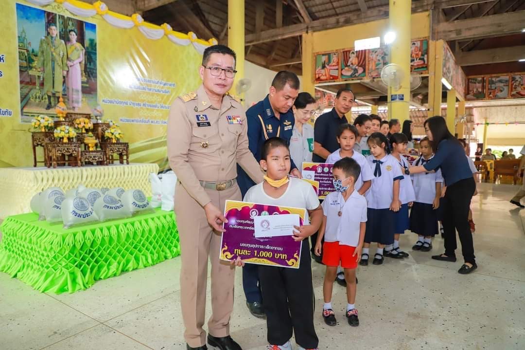 โครงการหน่วยบำบัดทุกข์ บำรุงสุข สร้างรอยยิ้มให้ประชาชนจังหวัดสุโขทัย
