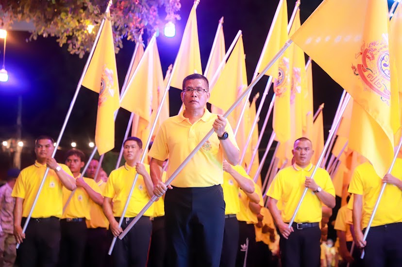 พช.สุโขทัย ร่วมพิธีประดิษฐานธงตราสัญลักษณ์ งานเฉลิมพระเกียรติพระบาทสมเด็จพระเจ้าอยู่หัว เนื่องในโอกาสพระราชพิธีมหามงคลเฉลิมพระชนมพรรษา 6 รอบ 28 กรกฎาคม 2567 เพื่อเฉลิมฉลอง ณ เวทีกลาง ศาลากลางจังหวัดสุโขทัย