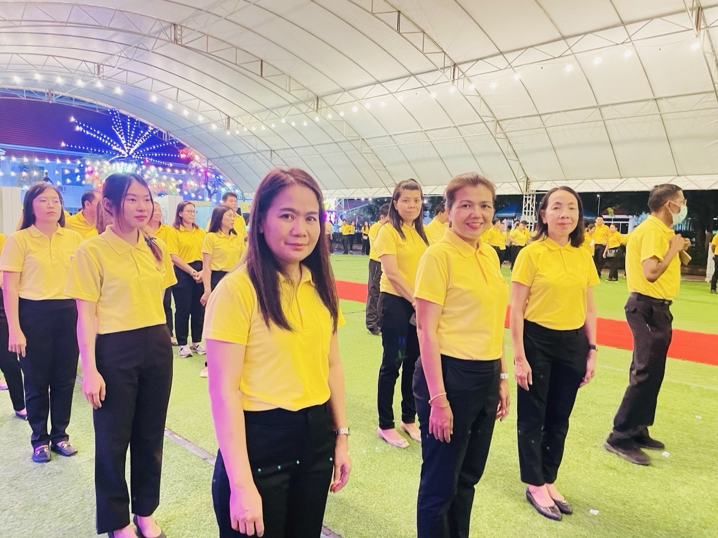 พช.สุโขทัย ร่วมพิธีประดิษฐานธงตราสัญลักษณ์ งานเฉลิมพระเกียรติพระบาทสมเด็จพระเจ้าอยู่หัว เนื่องในโอกาสพระราชพิธีมหามงคลเฉลิมพระชนมพรรษา 6 รอบ 28 กรกฎาคม 2567 เพื่อเฉลิมฉลอง ณ เวทีกลาง ศาลากลางจังหวัดสุโขทัย