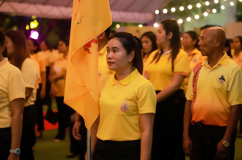พช.สุโขทัย ร่วมพิธีประดิษฐานธงตราสัญลักษณ์ งานเฉลิมพระเกียรติพระบาทสมเด็จพระเจ้าอยู่หัว เนื่องในโอกาสพระราชพิธีมหามงคลเฉลิมพระชนมพรรษา 6 รอบ 28 กรกฎาคม 2567 เพื่อเฉลิมฉลอง ณ เวทีกลาง ศาลากลางจังหวัดสุโขทัย