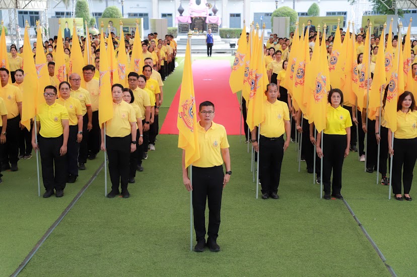 พช.สุโขทัย ร่วมพิธีส่งมอบธงตราสัญลักษณ์ฯ ให้กับจังหวัดกำแพงเพชร ในกิจกรรมเดิน วิ่ง ปั่น ธงตราสัญลักษณ์งานเฉลิมพระเกียรติ พระบาทสมเด็จพระเจ้าอยู่หัวฯ