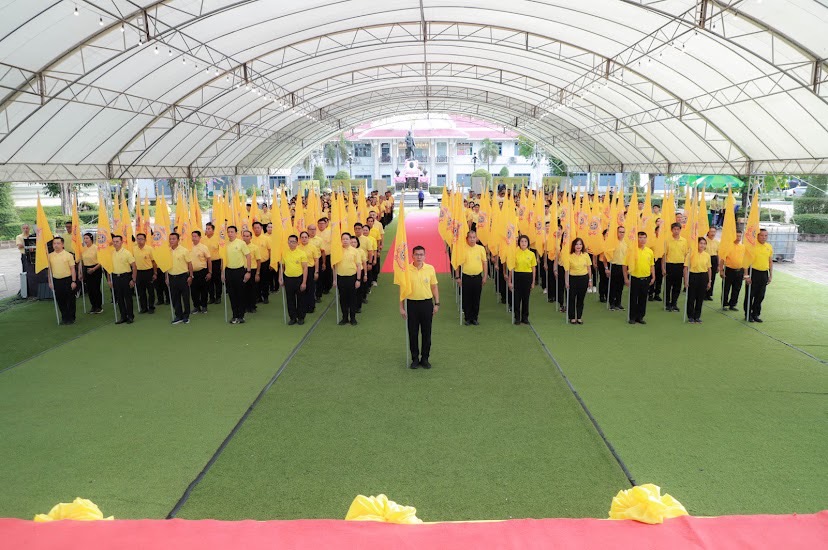 พช.สุโขทัย ร่วมพิธีส่งมอบธงตราสัญลักษณ์ฯ ให้กับจังหวัดกำแพงเพชร ในกิจกรรมเดิน วิ่ง ปั่น ธงตราสัญลักษณ์งานเฉลิมพระเกียรติ พระบาทสมเด็จพระเจ้าอยู่หัวฯ