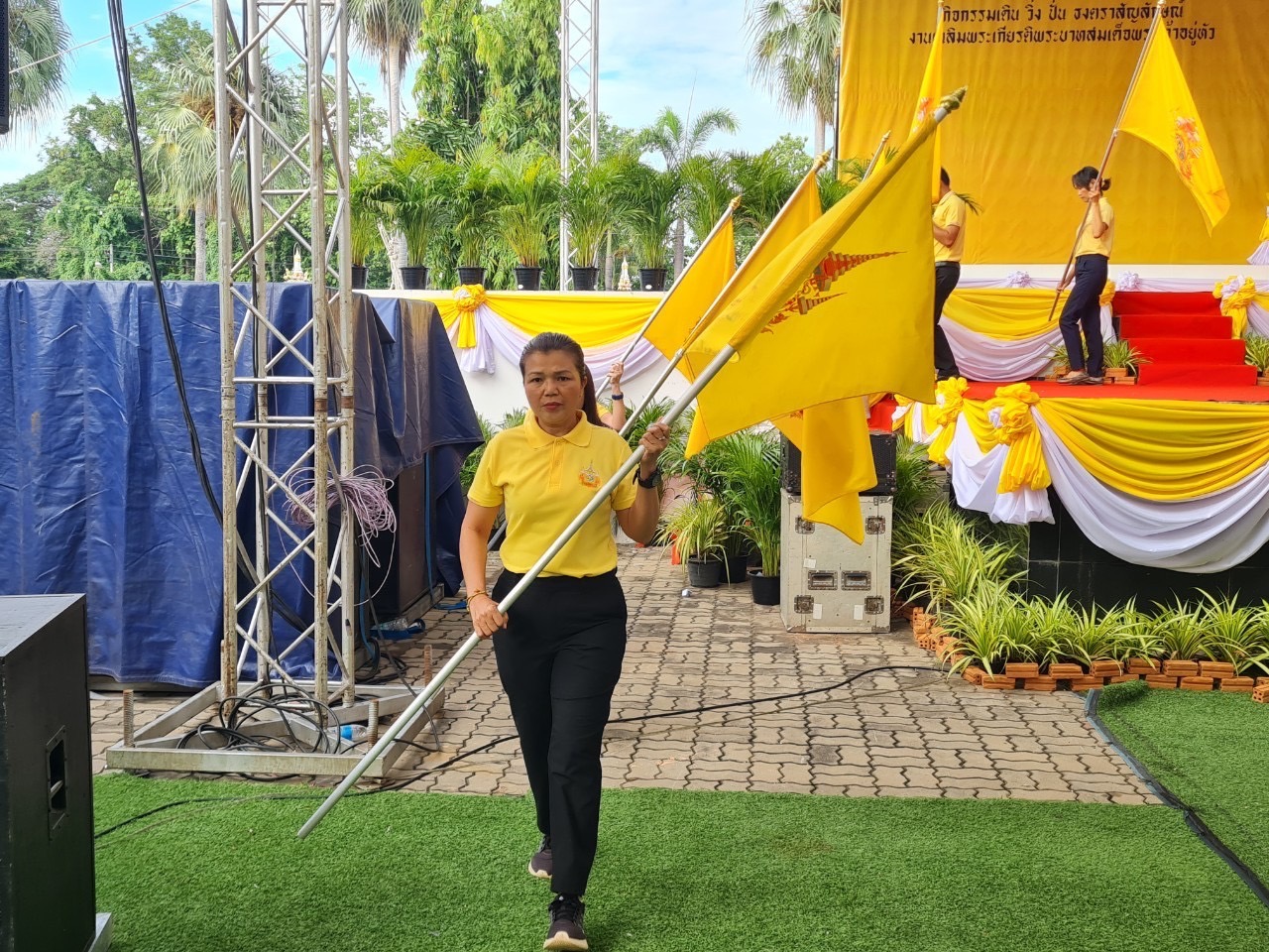 พช.สุโขทัย ร่วมพิธีส่งมอบธงตราสัญลักษณ์ฯ ให้กับจังหวัดกำแพงเพชร ในกิจกรรมเดิน วิ่ง ปั่น ธงตราสัญลักษณ์งานเฉลิมพระเกียรติ พระบาทสมเด็จพระเจ้าอยู่หัวฯ