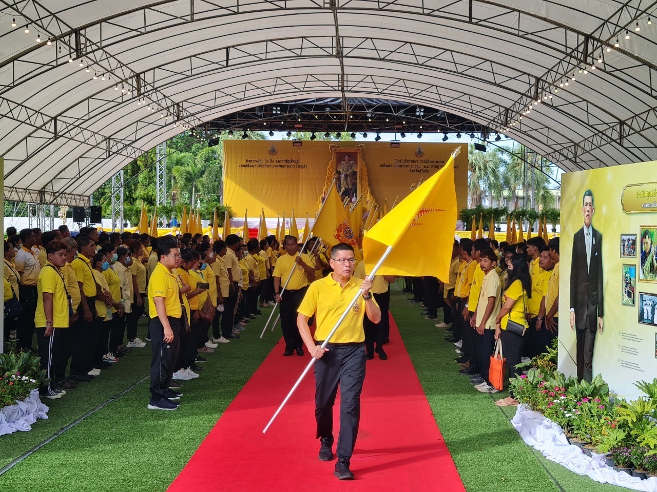 พช.สุโขทัย ร่วมพิธีส่งมอบธงตราสัญลักษณ์ฯ ให้กับจังหวัดกำแพงเพชร ในกิจกรรมเดิน วิ่ง ปั่น ธงตราสัญลักษณ์งานเฉลิมพระเกียรติ พระบาทสมเด็จพระเจ้าอยู่หัวฯ