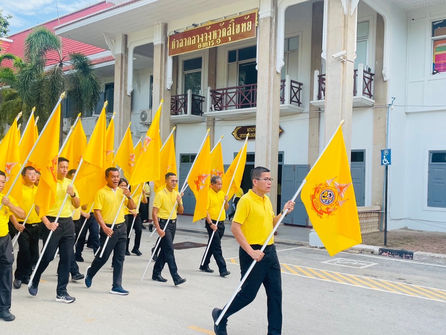 พช.สุโขทัย ร่วมพิธีส่งมอบธงตราสัญลักษณ์ฯ ให้กับจังหวัดกำแพงเพชร ในกิจกรรมเดิน วิ่ง ปั่น ธงตราสัญลักษณ์งานเฉลิมพระเกียรติ พระบาทสมเด็จพระเจ้าอยู่หัวฯ