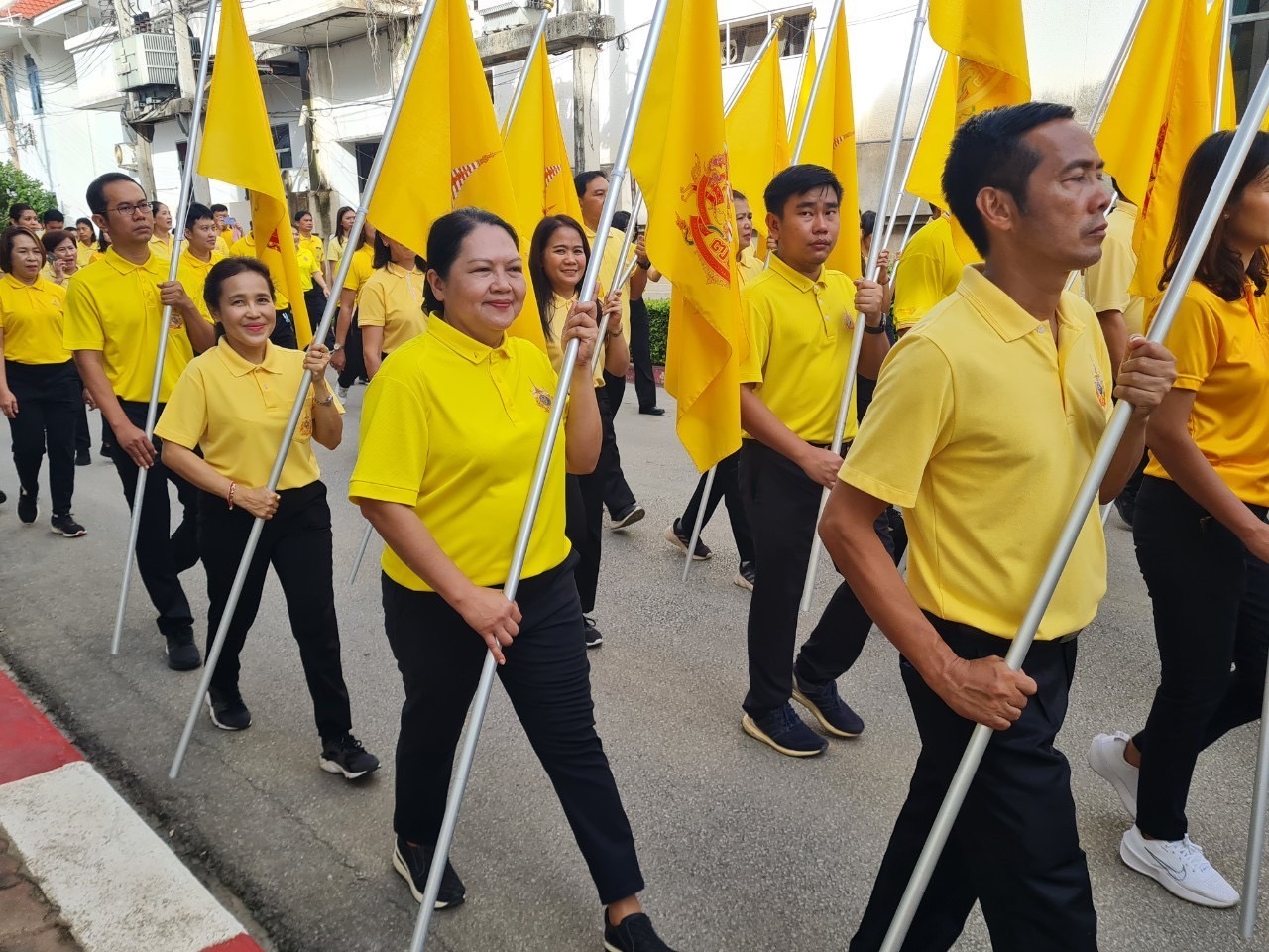 พช.สุโขทัย ร่วมพิธีส่งมอบธงตราสัญลักษณ์ฯ ให้กับจังหวัดกำแพงเพชร ในกิจกรรมเดิน วิ่ง ปั่น ธงตราสัญลักษณ์งานเฉลิมพระเกียรติ พระบาทสมเด็จพระเจ้าอยู่หัวฯ