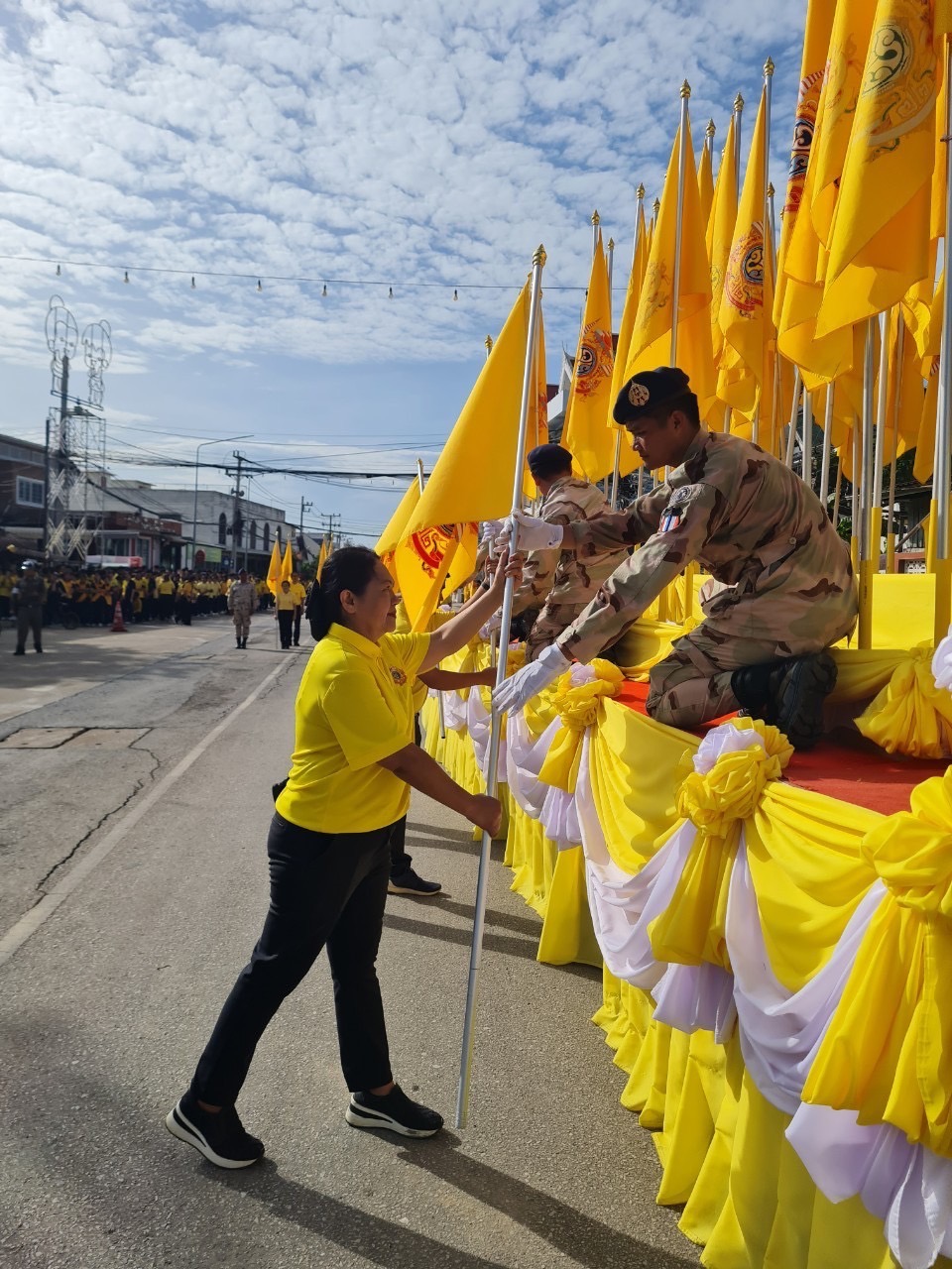 พช.สุโขทัย ร่วมพิธีส่งมอบธงตราสัญลักษณ์ฯ ให้กับจังหวัดกำแพงเพชร ในกิจกรรมเดิน วิ่ง ปั่น ธงตราสัญลักษณ์งานเฉลิมพระเกียรติ พระบาทสมเด็จพระเจ้าอยู่หัวฯ
