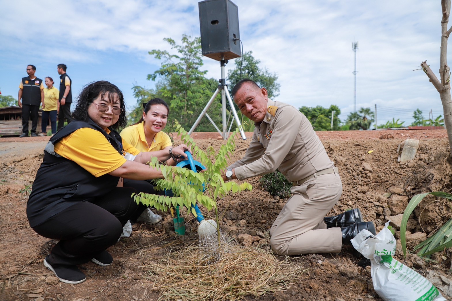 จังหวัดสุโขทัย ส่งมอบบ้านโครงการ “บ้านห่วงใยจากใจ GLO ประจำปี 2566” และสิ่งของจำเป็นแก่ครัวเรือนเป้าหมาย TPMAP