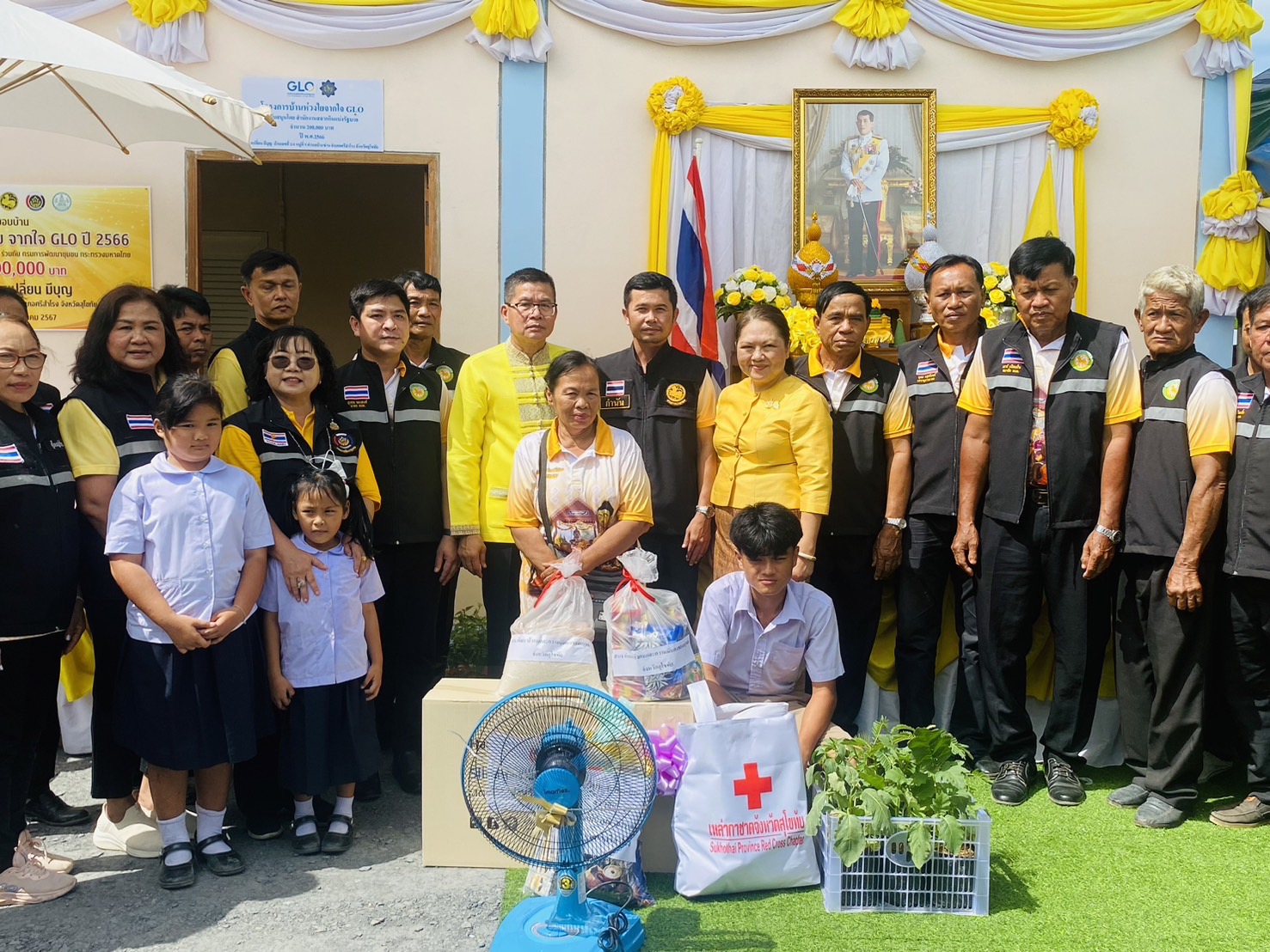 จังหวัดสุโขทัย ส่งมอบบ้านโครงการ “บ้านห่วงใยจากใจ GLO ประจำปี 2566” และสิ่งของจำเป็นแก่ครัวเรือนเป้าหมาย TPMAP