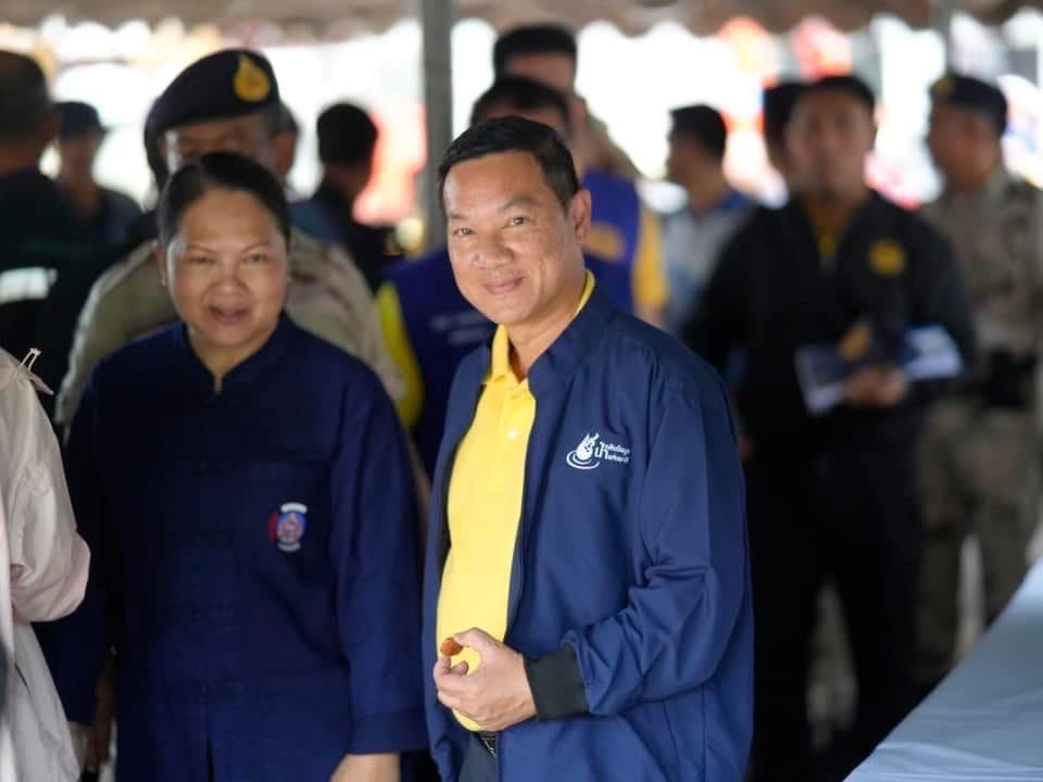 รองนายกรัฐมนตรี ตรวจติดตามสถานการณ์อุทกภัยจังหวัดสุโขทัยและตรวจเยี่ยมโรงครัวศูนย์ประสานช่วยเหลือผู้ประสบอุทกภัย พร้อมสั่งการทุกหน่วยงานสำรวจพื้นที่น้ำท่วม เร่งเยียวยาประชาชน