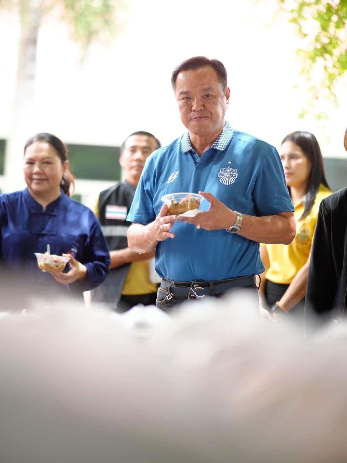 รองนายกรัฐมนตรี ตรวจติดตามสถานการณ์อุทกภัยจังหวัดสุโขทัยและตรวจเยี่ยมโรงครัวศูนย์ประสานช่วยเหลือผู้ประสบอุทกภัย พร้อมสั่งการทุกหน่วยงานสำรวจพื้นที่น้ำท่วม เร่งเยียวยาประชาชน