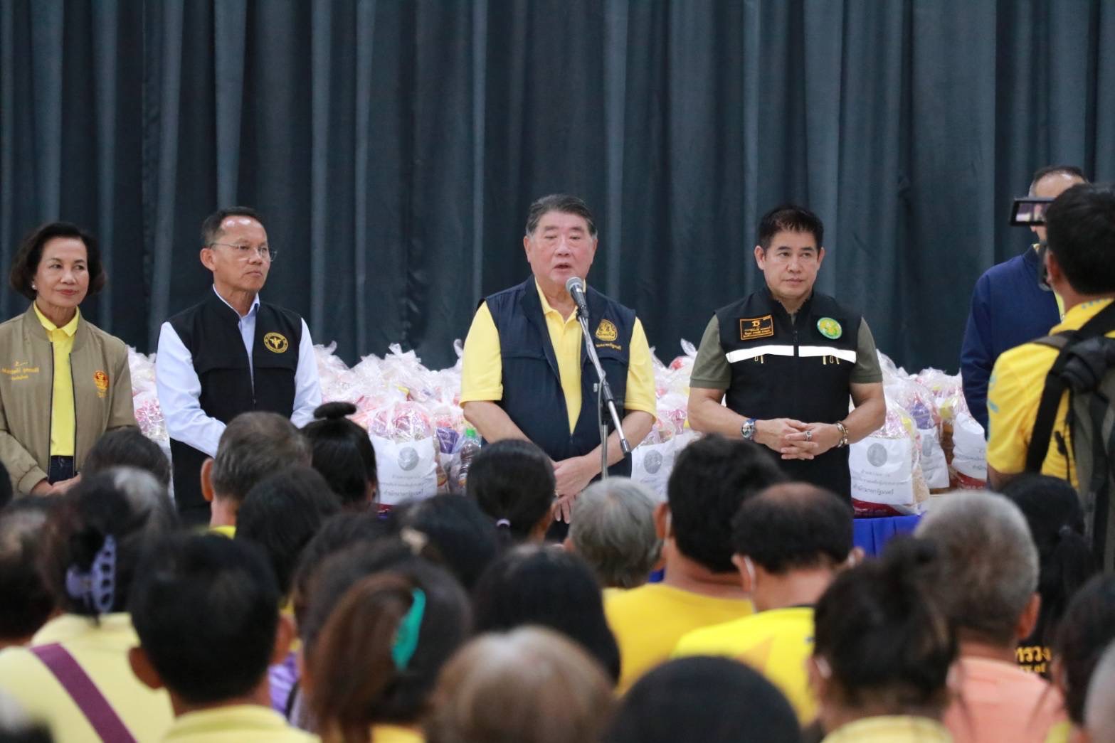 รองนายกรัฐมนตรี ตรวจติดตามสถานการณ์อุทกภัยจังหวัดสุโขทัยและตรวจเยี่ยมโรงครัวศูนย์ประสานช่วยเหลือผู้ประสบอุทกภัย พร้อมสั่งการทุกหน่วยงานสำรวจพื้นที่น้ำท่วม เร่งเยียวยาประชาชน