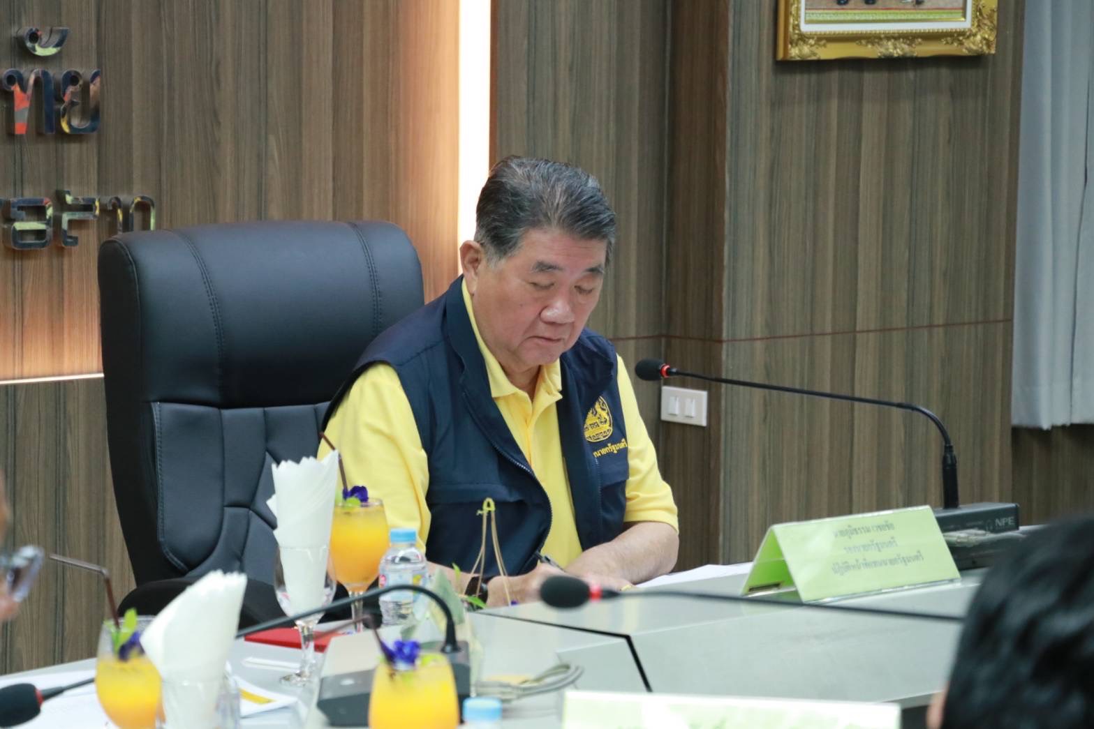 รองนายกรัฐมนตรี ตรวจติดตามสถานการณ์อุทกภัยจังหวัดสุโขทัยและตรวจเยี่ยมโรงครัวศูนย์ประสานช่วยเหลือผู้ประสบอุทกภัย พร้อมสั่งการทุกหน่วยงานสำรวจพื้นที่น้ำท่วม เร่งเยียวยาประชาชน