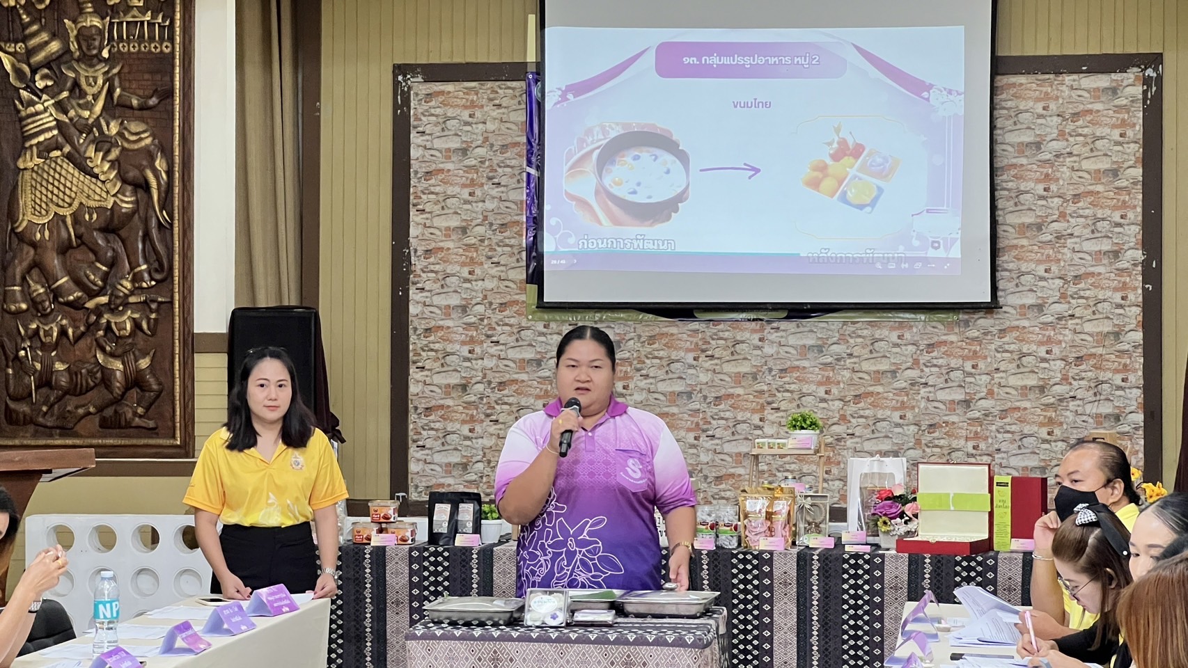 ผู้ตรวจราชการกรมการพัฒนาชุมชน ให้เกียรติร่วมกิจกรรมการพัฒนาผลิตภัณฑ์ Otop โดยเครือข่ายองค์การ องค์ความรู้ ( Knowleage – Base Otop ) จังหวัดสุโขทัย