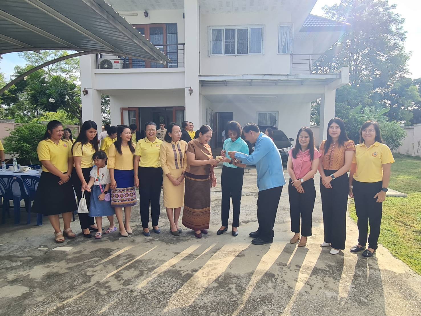 พช.สุโขทัย ร่วมส่ง นางสงวน มะเสนา รองผู้ว่าราชการจังหวัดสุโขทัย ในการเดินทางไปปฏิบัติราชการในตำแหน่งรองผู้ว่าราชการจังหวัดนครพนม
