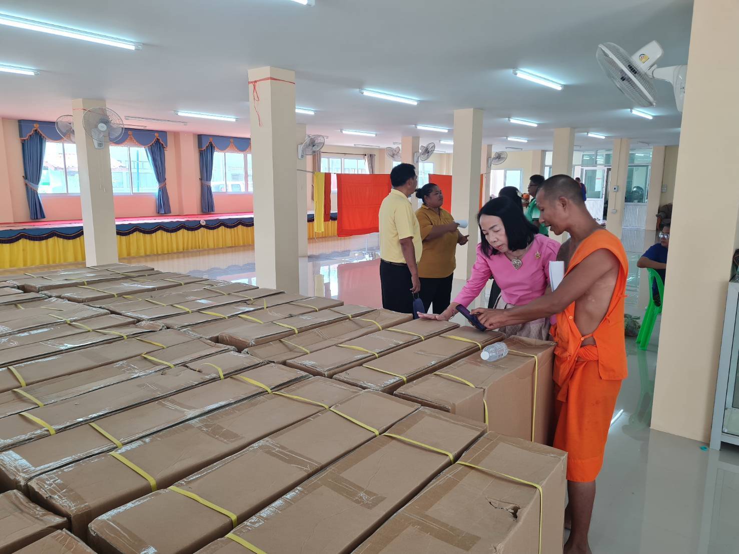 พช.สุโขทัย ลงพื้นที่เตรียมความพร้อมพิธีมอบรถเข็นผู้ป่วย ผู้สูงอายุ (วีลแชร์)