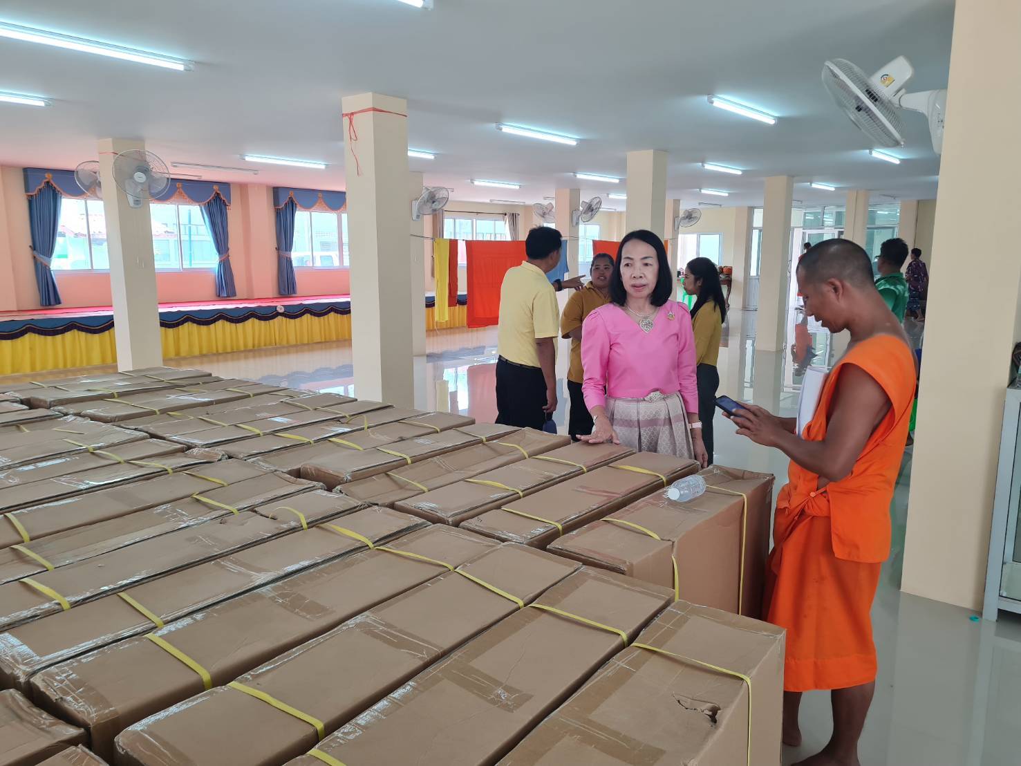 พช.สุโขทัย ลงพื้นที่เตรียมความพร้อมพิธีมอบรถเข็นผู้ป่วย ผู้สูงอายุ (วีลแชร์)