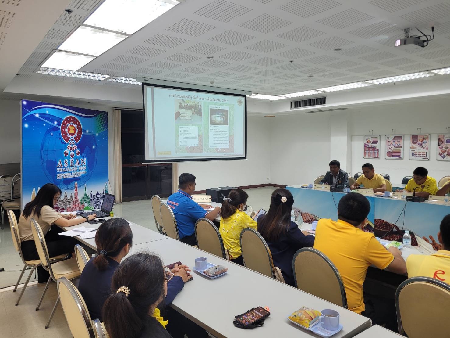 พช.สุโขทัยร่วมประชุมคณะทำงานเฝ้าระวังปัญหายาเสพติดจังหวัดสุโขทัย (โต๊ะข่าว)