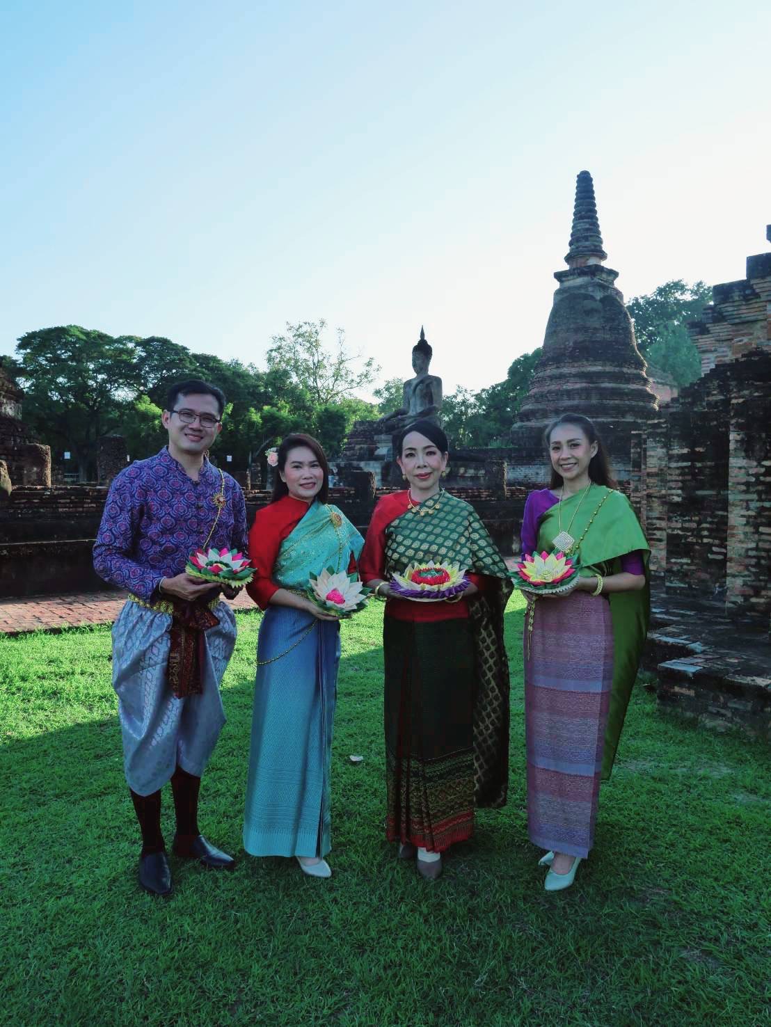 พช.สุโขทัย ร่วมประชาสัมพันธ์ “ผ้าไทยใส่ให้สนุก” ในธีม “สวมชุดไทย ห่มสไบ ไปลอยกระทง”