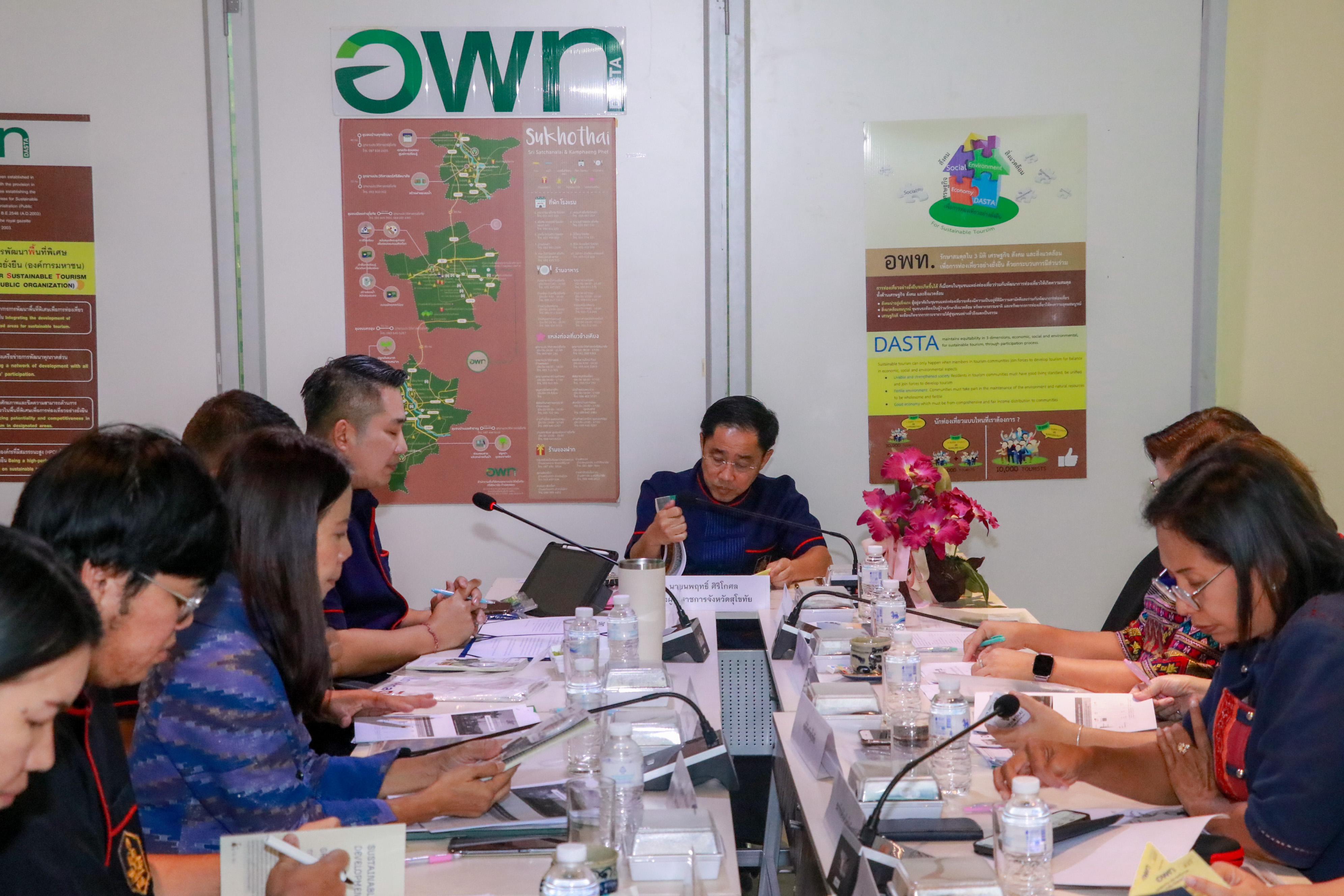 อพท.สุโขทัยจัดประชุมบูรณาการขับเคลื่อนการท่องเที่ยวจังหวัดสุโขทัย และลงพื้นที่รับฟังรายงานสรุปผลการดำเนินงานพัฒนาแหล่งท่องเที่ยวยั่งยืนต้นแบบ ตำบลเมืองเก่า จังหวัดสุโขทัย