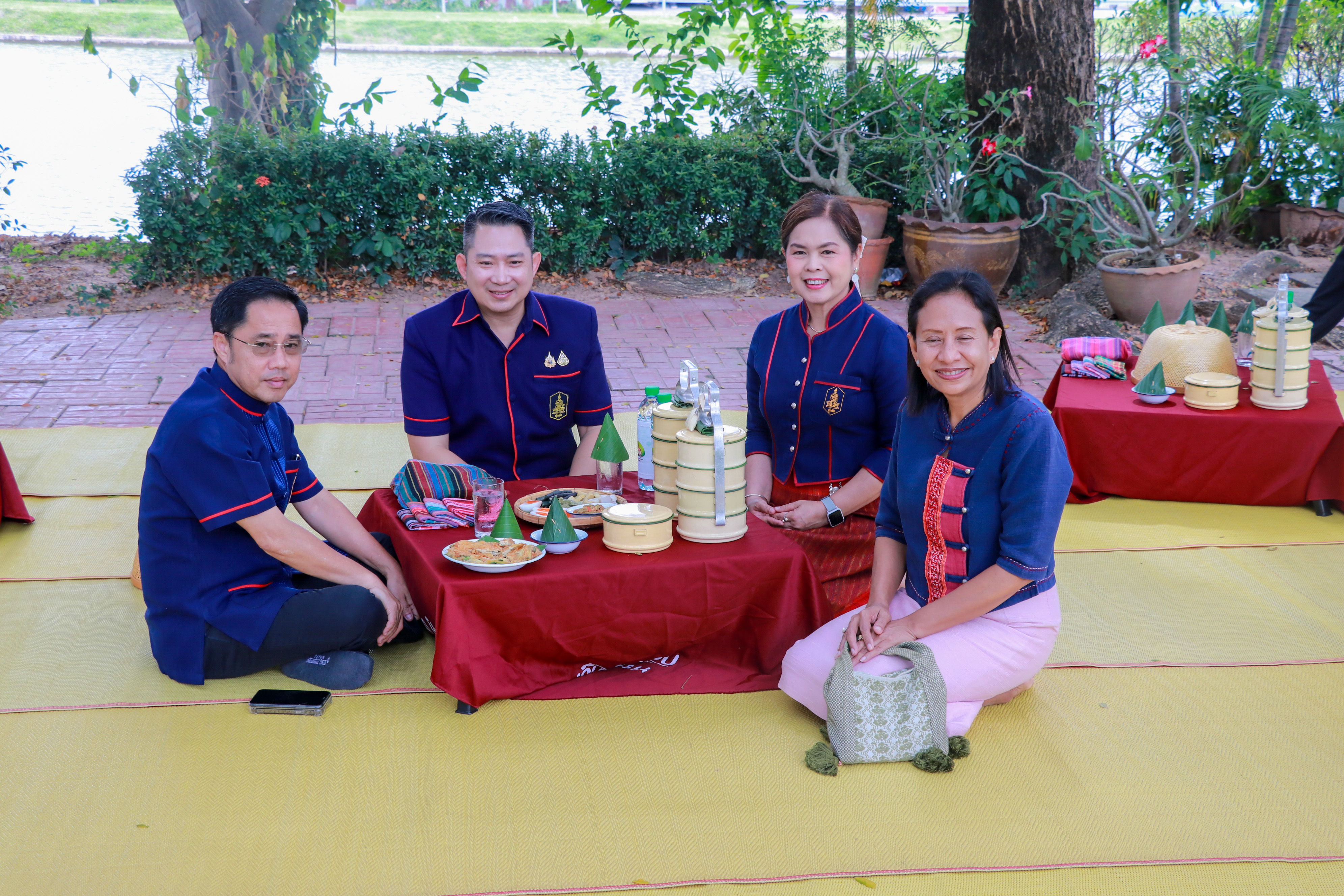 อพท.สุโขทัยจัดประชุมบูรณาการขับเคลื่อนการท่องเที่ยวจังหวัดสุโขทัย และลงพื้นที่รับฟังรายงานสรุปผลการดำเนินงานพัฒนาแหล่งท่องเที่ยวยั่งยืนต้นแบบ ตำบลเมืองเก่า จังหวัดสุโขทัย