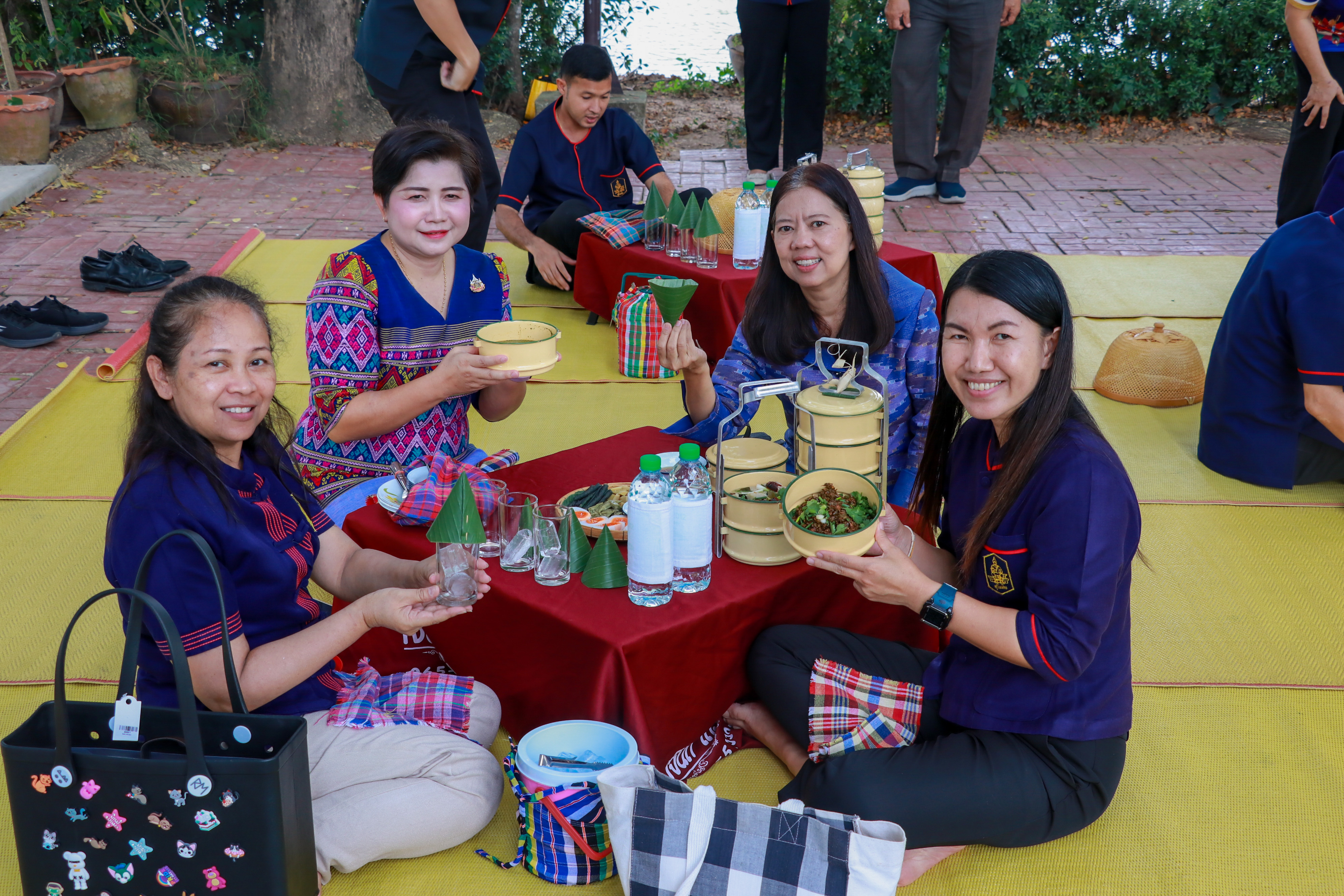 อพท.สุโขทัยจัดประชุมบูรณาการขับเคลื่อนการท่องเที่ยวจังหวัดสุโขทัย และลงพื้นที่รับฟังรายงานสรุปผลการดำเนินงานพัฒนาแหล่งท่องเที่ยวยั่งยืนต้นแบบ ตำบลเมืองเก่า จังหวัดสุโขทัย