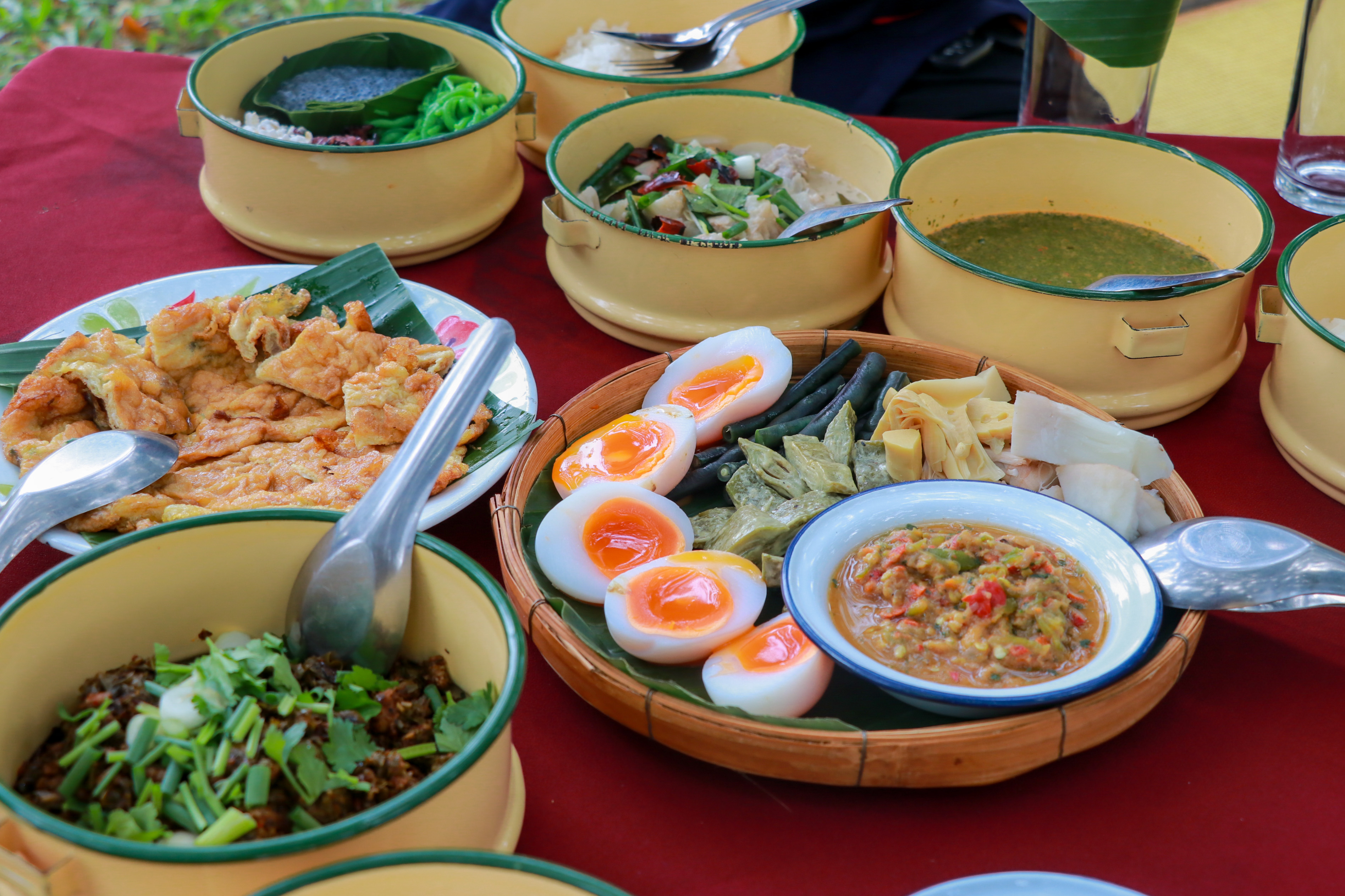 อพท.สุโขทัยจัดประชุมบูรณาการขับเคลื่อนการท่องเที่ยวจังหวัดสุโขทัย และลงพื้นที่รับฟังรายงานสรุปผลการดำเนินงานพัฒนาแหล่งท่องเที่ยวยั่งยืนต้นแบบ ตำบลเมืองเก่า จังหวัดสุโขทัย