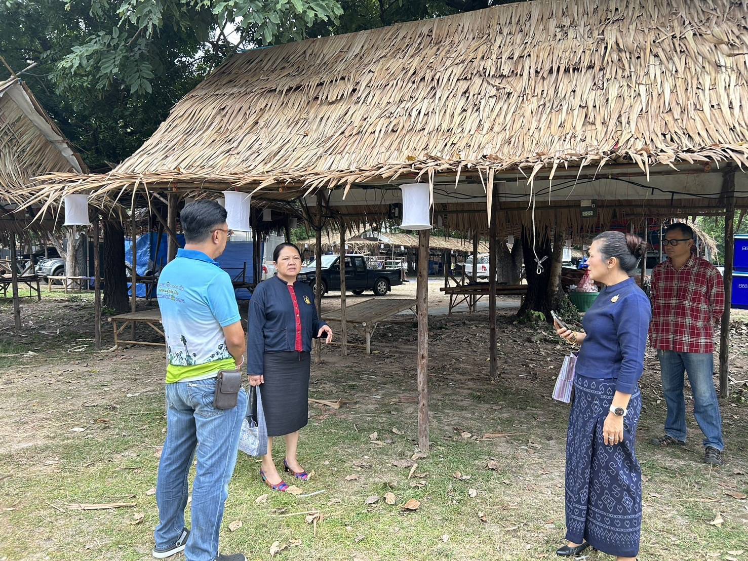 รองผู้ว่าราชการจังหวัดสุโขทัยลงพื้นที่ตรวจเยี่ยมความพร้อมในการจัดงานประเพณีลอยกระทง เผาเทียน เล่นไฟ จังหวัดสุโขทัย ประจำปี 2567