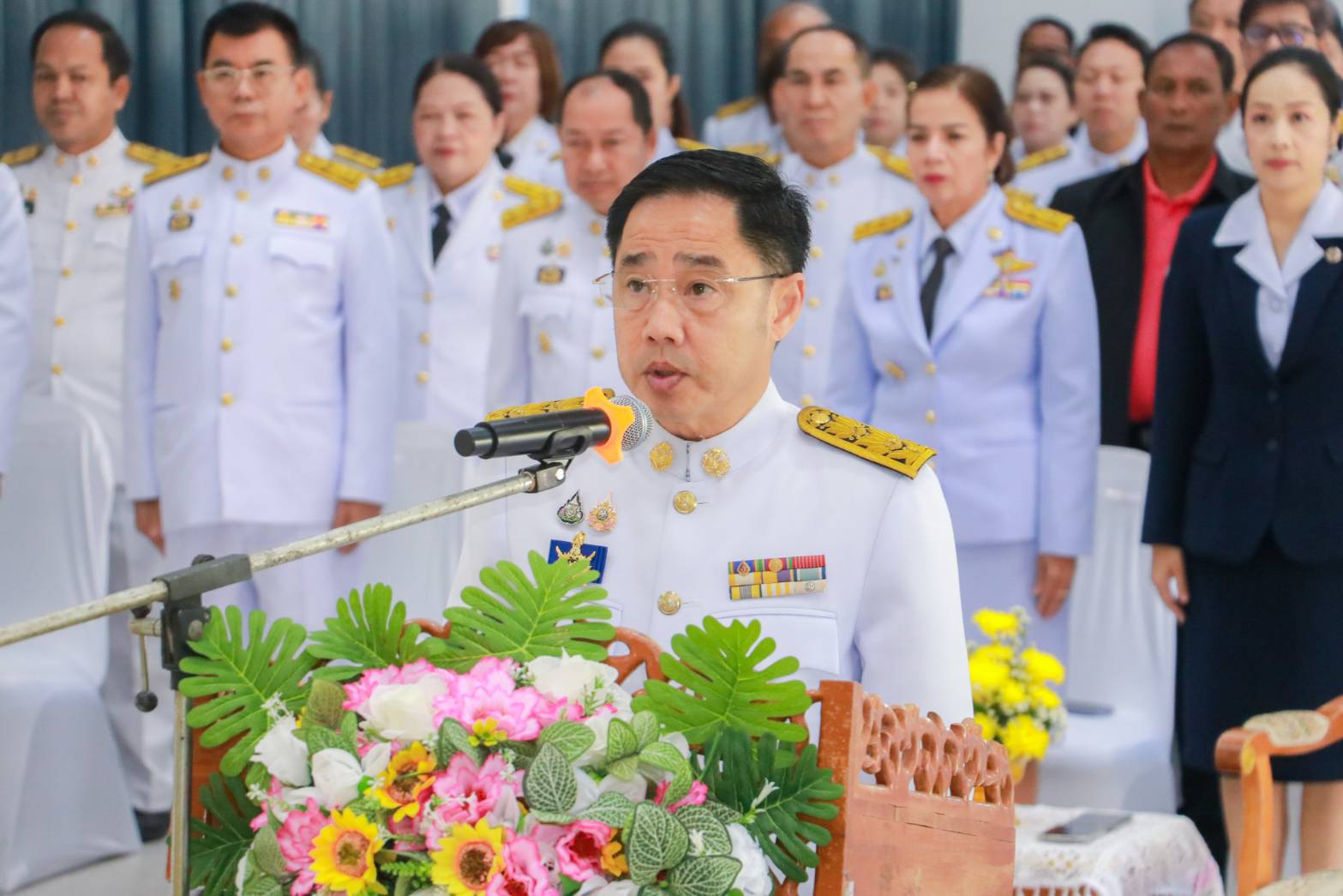 พัฒนาชุมชนจังหวัดสุโขทัยร่วมพิธีวางพานพุ่มดอกไม้สดถวายราชสักการะเนื่องในวันพระบิดาแห่งฝนหลวง ประจำปี 2567