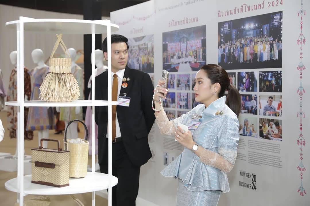 พิธีเปิดงาน Silk Festival 2024 สู่การพัฒนาที่ยั่งยืน ภายใต้แนวคิด Silk Success Sustainability ต่อยอดภูมิปัญญาผ้าไทย เพื่อยกระดับสู่สากล และพัฒนาอย่างยั่งยืน จัดโดยกรมการพัฒนาชุมชน กระทรวงมหาดไทย