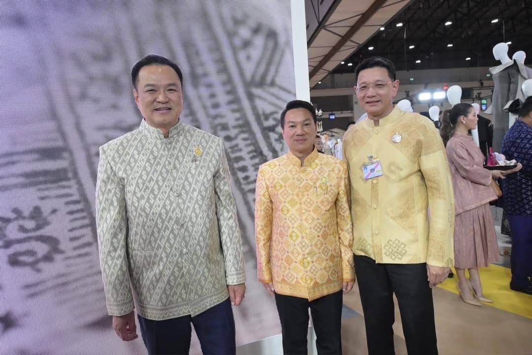 พิธีเปิดงาน Silk Festival 2024 สู่การพัฒนาที่ยั่งยืน ภายใต้แนวคิด Silk Success Sustainability ต่อยอดภูมิปัญญาผ้าไทย เพื่อยกระดับสู่สากล และพัฒนาอย่างยั่งยืน จัดโดยกรมการพัฒนาชุมชน กระทรวงมหาดไทย