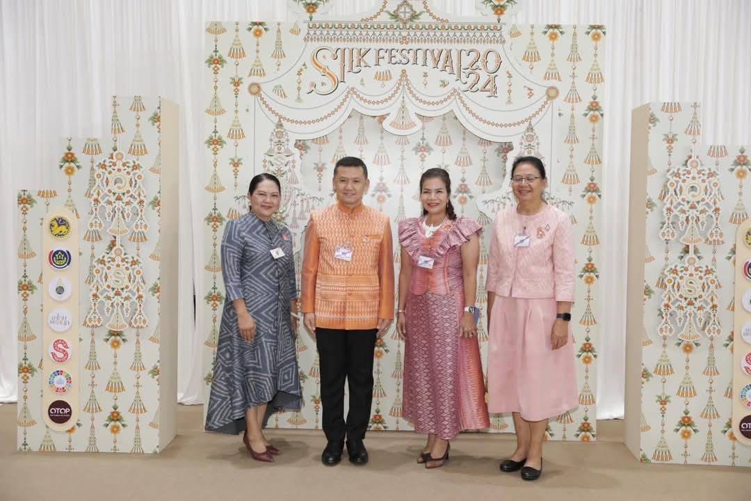 พิธีเปิดงาน Silk Festival 2024 สู่การพัฒนาที่ยั่งยืน ภายใต้แนวคิด Silk Success Sustainability ต่อยอดภูมิปัญญาผ้าไทย เพื่อยกระดับสู่สากล และพัฒนาอย่างยั่งยืน จัดโดยกรมการพัฒนาชุมชน กระทรวงมหาดไทย