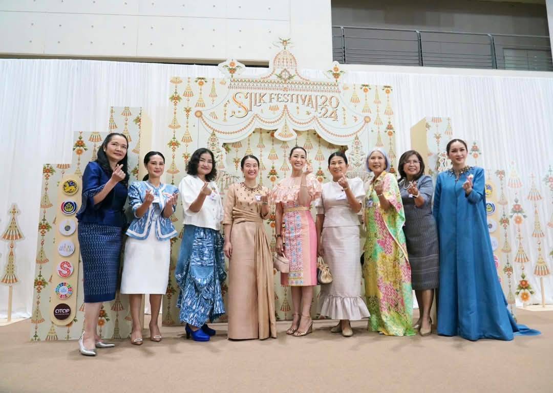 พิธีเปิดงาน Silk Festival 2024 สู่การพัฒนาที่ยั่งยืน ภายใต้แนวคิด Silk Success Sustainability ต่อยอดภูมิปัญญาผ้าไทย เพื่อยกระดับสู่สากล และพัฒนาอย่างยั่งยืน จัดโดยกรมการพัฒนาชุมชน กระทรวงมหาดไทย