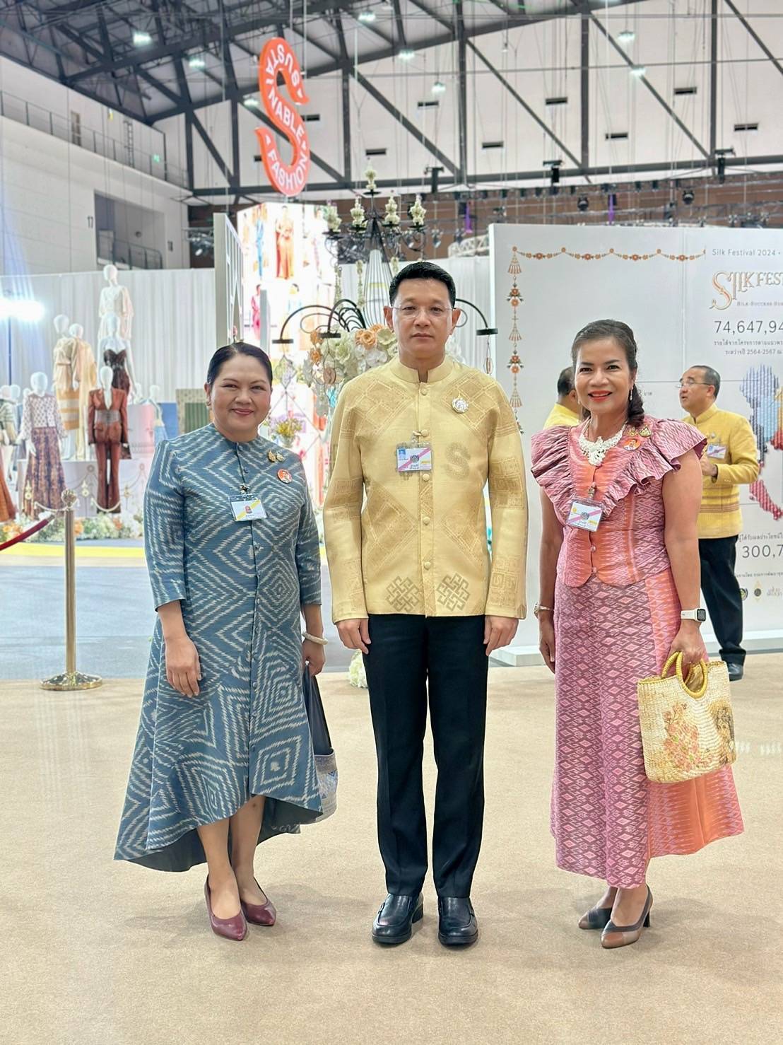 พิธีเปิดงาน Silk Festival 2024 สู่การพัฒนาที่ยั่งยืน ภายใต้แนวคิด Silk Success Sustainability ต่อยอดภูมิปัญญาผ้าไทย เพื่อยกระดับสู่สากล และพัฒนาอย่างยั่งยืน จัดโดยกรมการพัฒนาชุมชน กระทรวงมหาดไทย